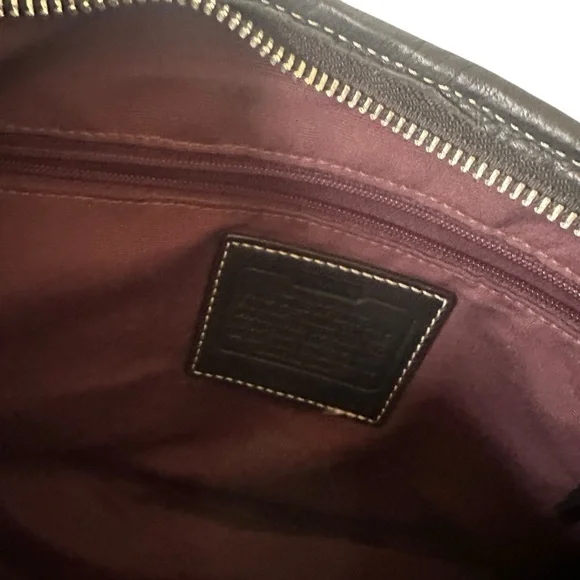 Coach Elegant Black Leather Shoulder Bag - Picture 5 of 13